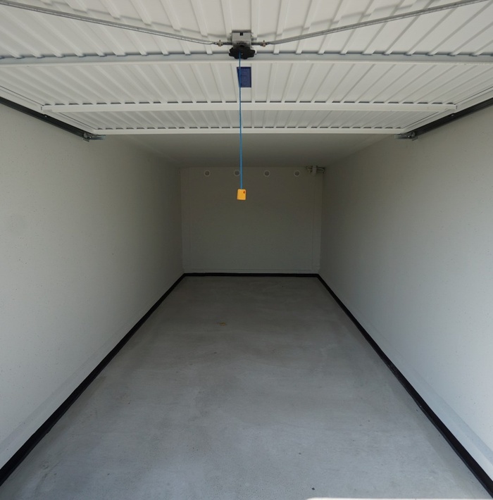 nieuwgebouwdegarageboxmetparkeerplaatsinhethartvansluis002.jpg